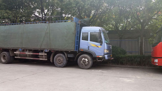 偉博物流貨運(yùn)卡車(chē)